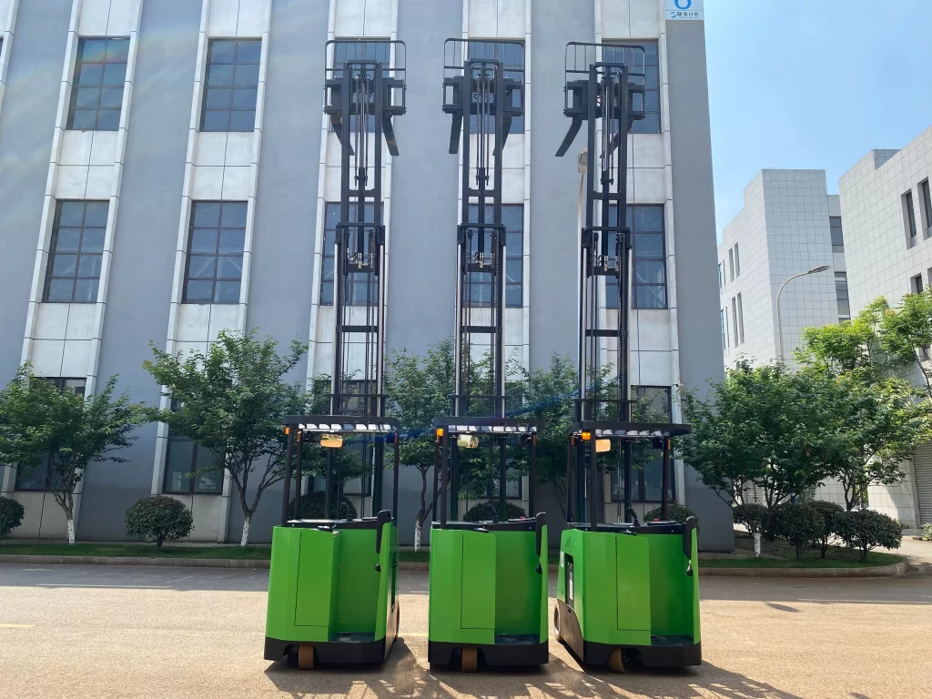 stand-up electric forklifts
