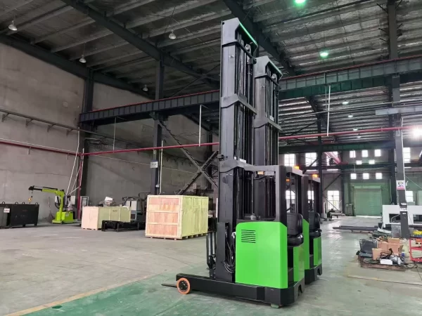 Warehouse Reach Truck
