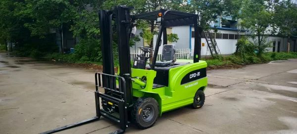green electric forklifts