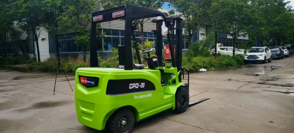green electric forklifts