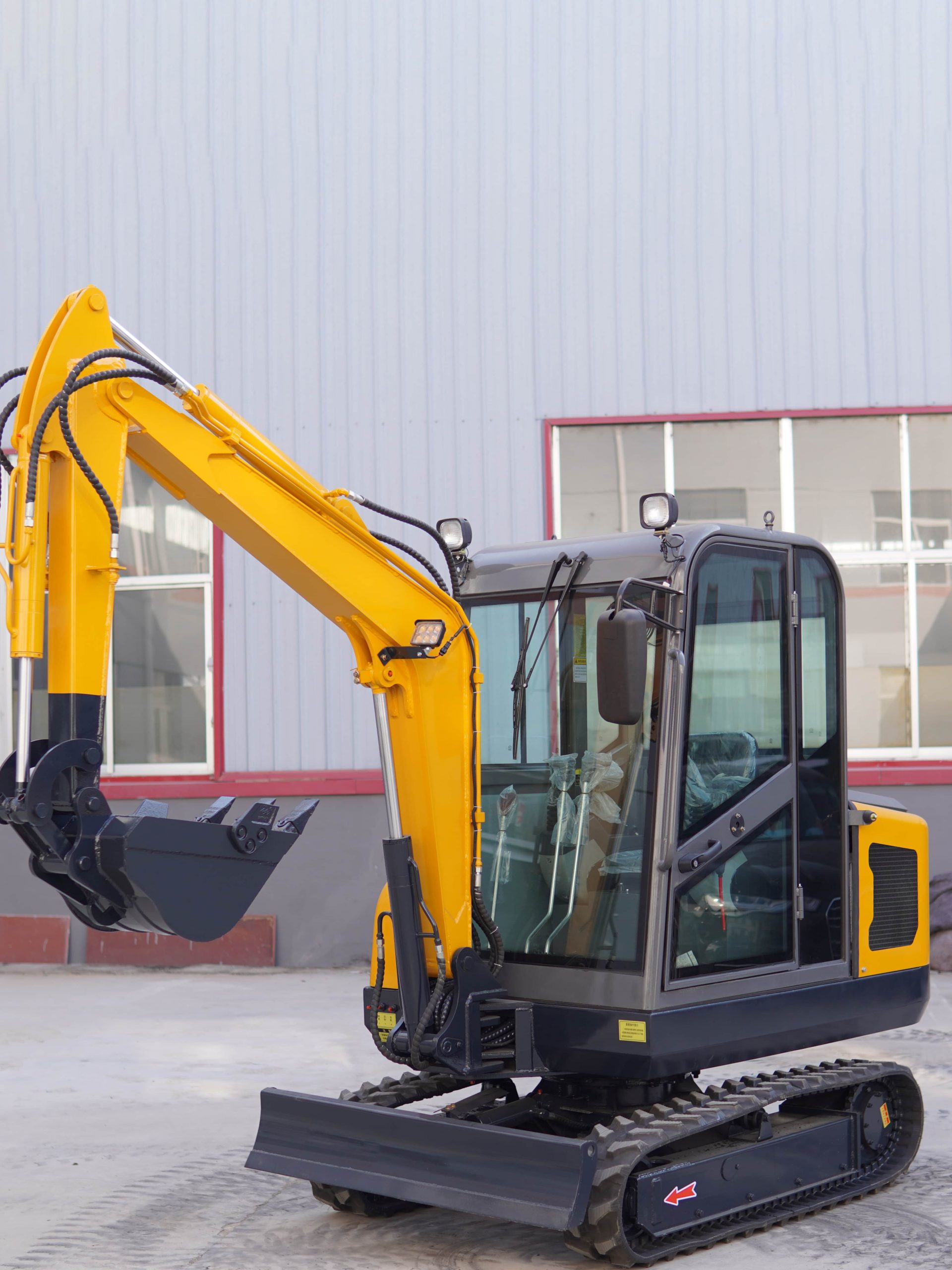 mini excavactor with tail