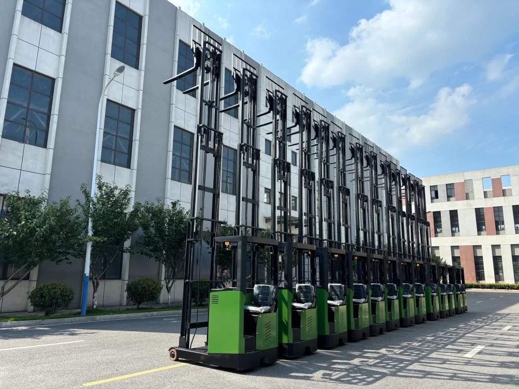 Ride-on warehouse reach truck