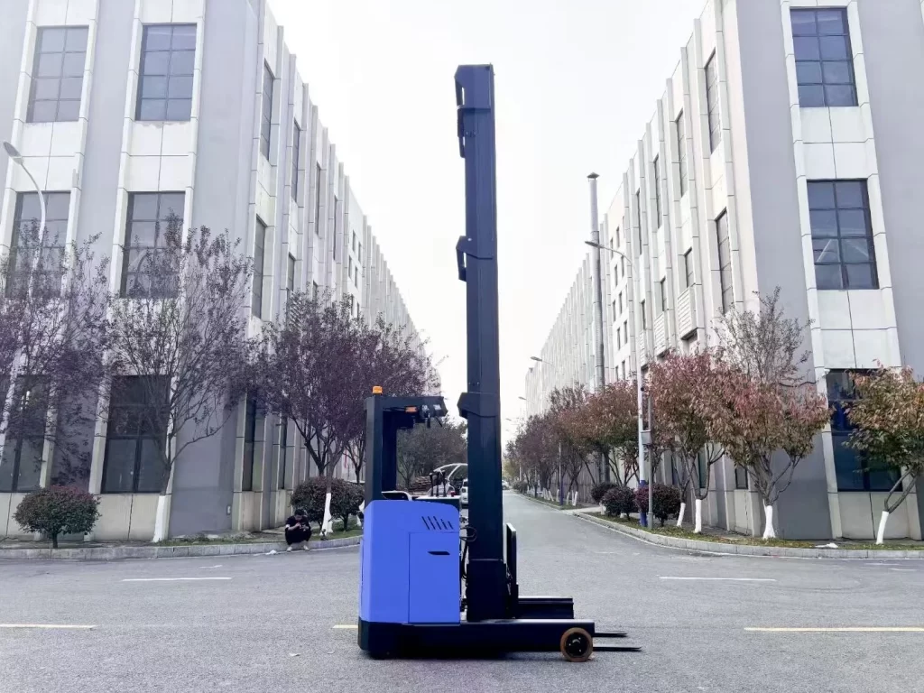 2T Reach truck
