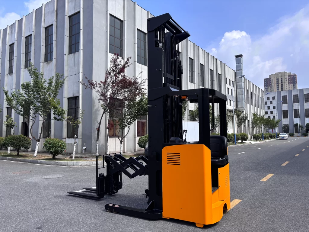 Double Scissor reach truck