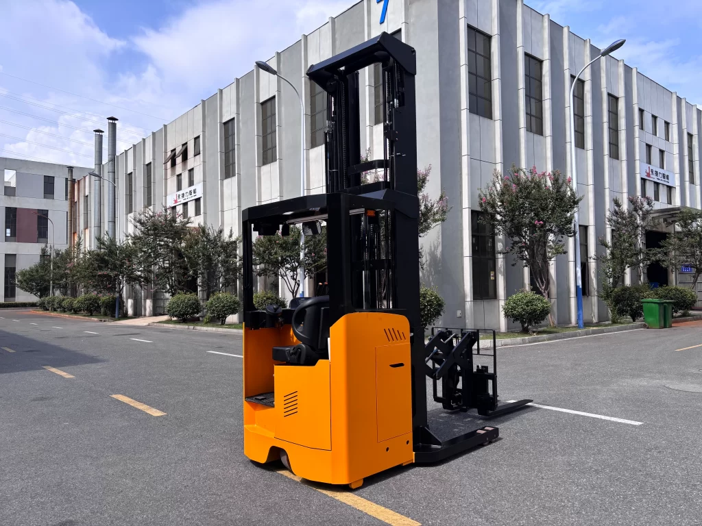 Double Scissor reach truck