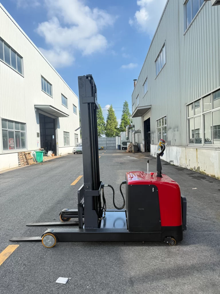 Electric small reach stacker