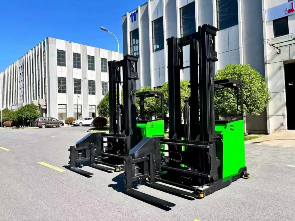 Tri-directional Reach Truck