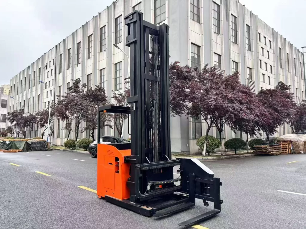 Tri-directional Reach Truck